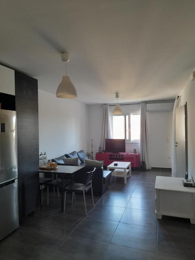 Bright Top Floor Apartment! ザキントス エクステリア 写真