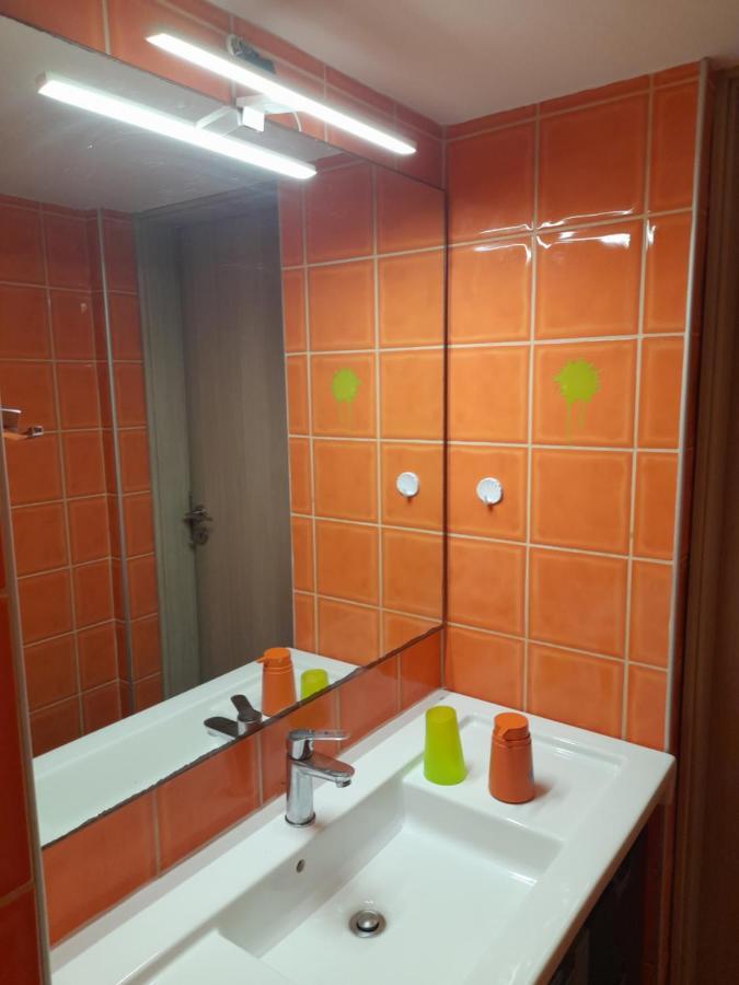 Bright Top Floor Apartment! ザキントス エクステリア 写真